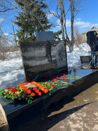 В с. Б. Хатыми сегодня прошёл торжественный митинг у мемориала Воинам-фронтовикам